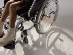 Podjazd dla niepełnosprawnych w domu jednorodzinnym