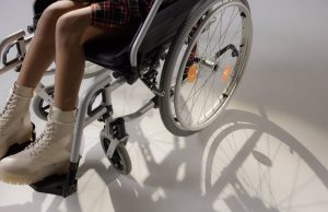 Podjazd dla niepełnosprawnych w domu jednorodzinnym